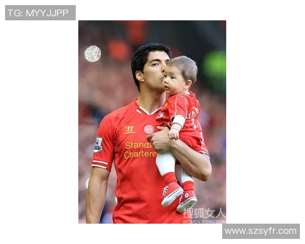 足球场上的风采碰撞：当球星与正装绅士交织在一起的瞬间