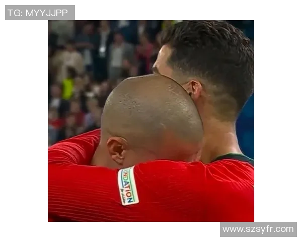 足球巨星时隔多年重返赛场激动落泪瞬间 感恩与遗憾交织情感爆发