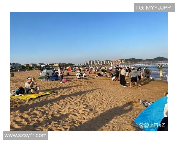 足球球星畅享沙滩度假生活，放松身心尽情享受海风阳光的独特体验